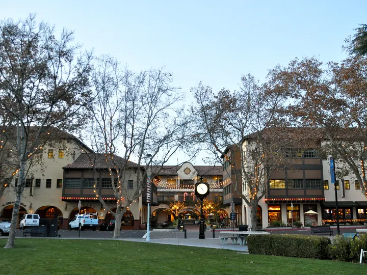 Todos Santos Plaza, Concord
